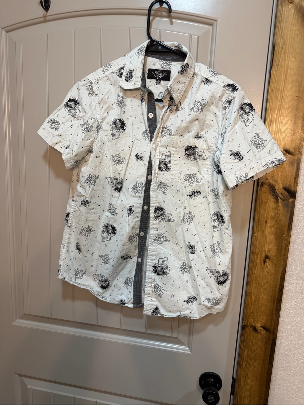 Eighty Eight White Short-Sleeve Skull Print Button-Down Shirt